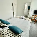 The Corner House - Modern Chesterfield Town Centre Apartments