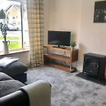 Modern 3 Bed Home With Secure Garden And Near To Local Amenities