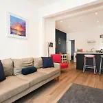 Morden House Close To City Centre & The Peaks