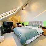 One Double Room And One Spacious Attic Room In Shared House, Free Wifi, Free Parking, Amazing View