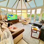 One Double Room And One Spacious Attic Room In Shared House, Free Wifi, Free Parking, Amazing View