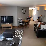 Large 2-Bed House Derbyshire Off Chatsworth Rd
