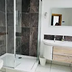 Chandlers Bar And Rooms