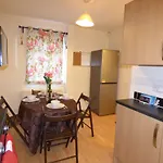 Birdholme House