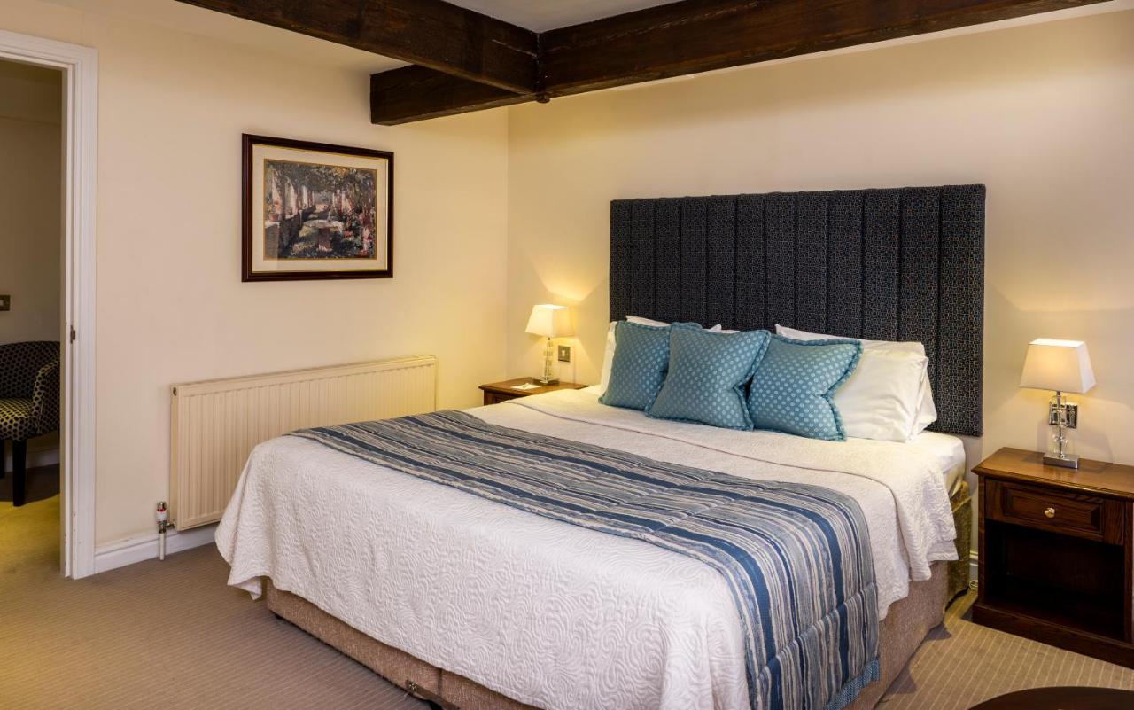 Ringwood Hall & 4*