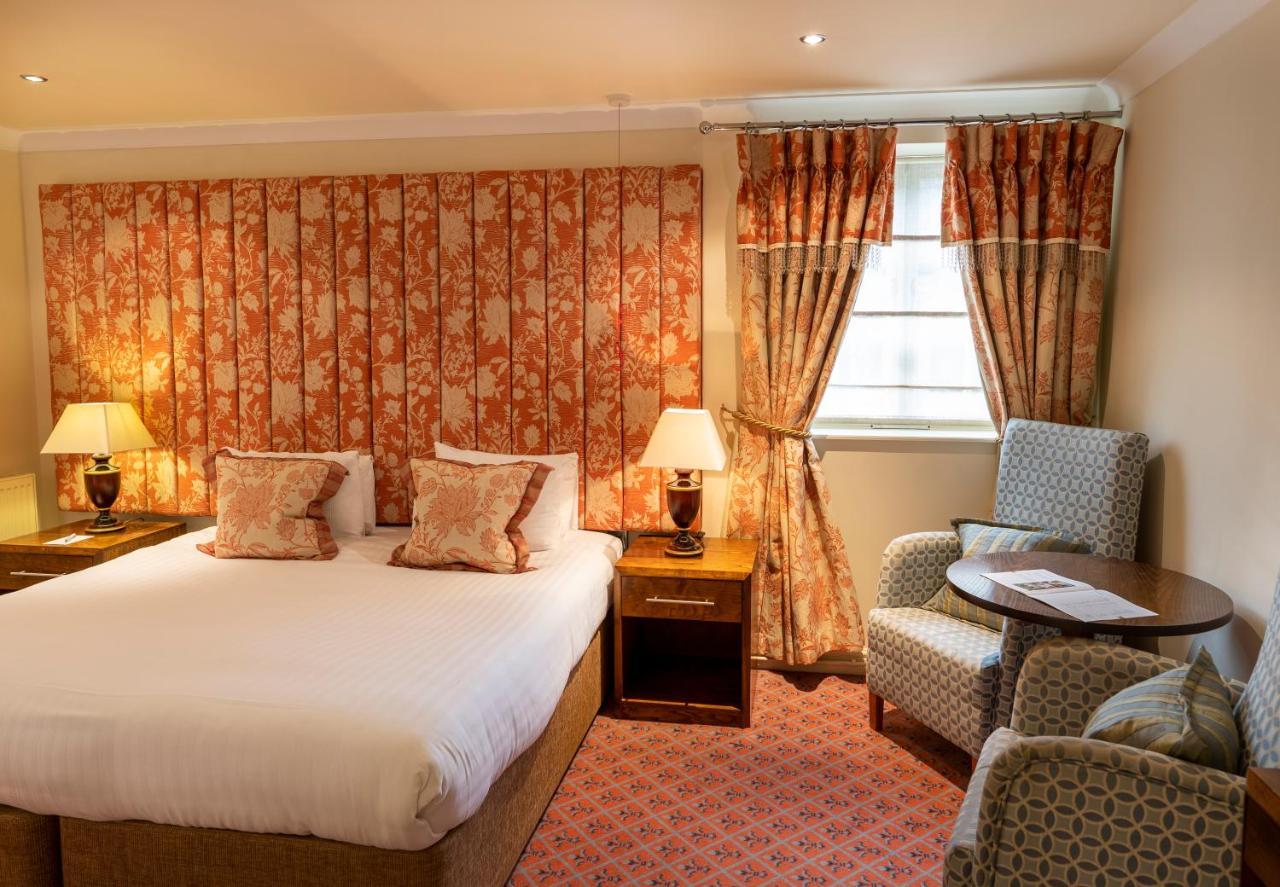 Ringwood Hall & 4*
