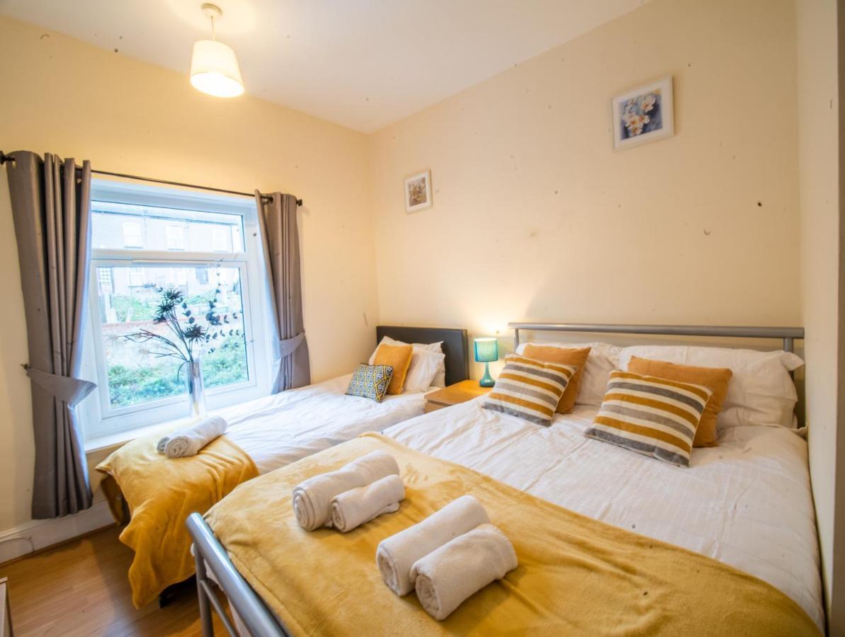 Guest house West Lea House