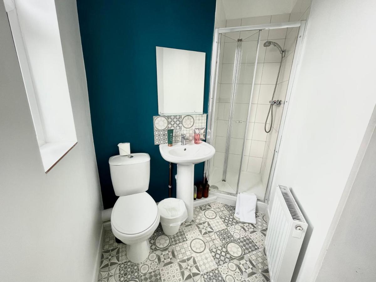 The Corner House - Modern Town Centre Apartment Chesterfield