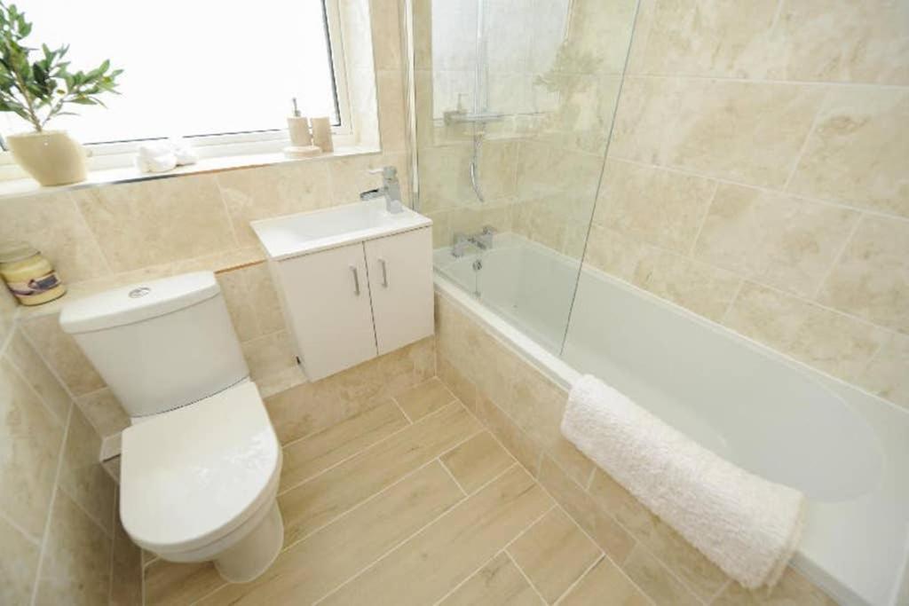 Modern 3 Bed With Secure Garden And Near To Local Amenities Chesterfield