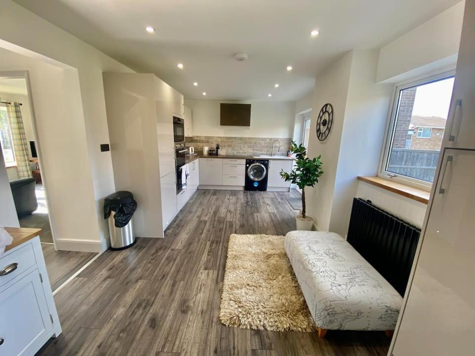 Modern 3 Bed With Secure Garden And Near To Local Amenities Holiday home Chesterfield