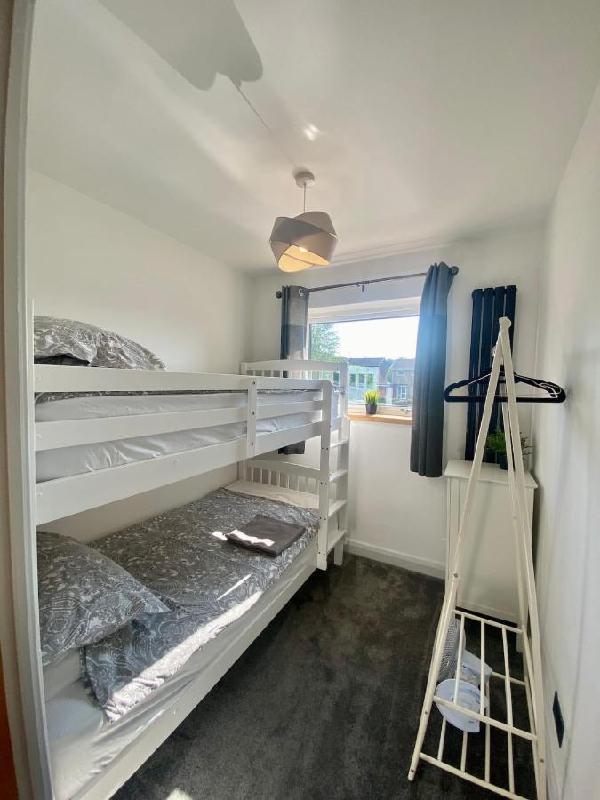 Modern 3 Bed With Secure Garden And Near To Local Amenities Holiday home