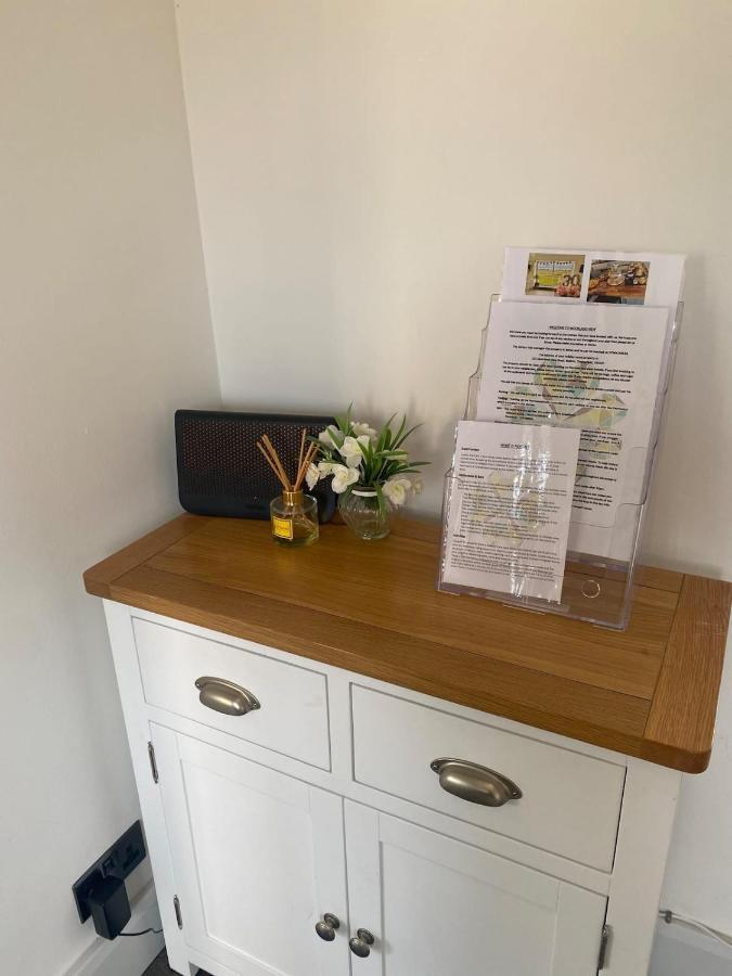 Modern 3 Bed With Secure Garden And Near To Local Amenities Holiday home