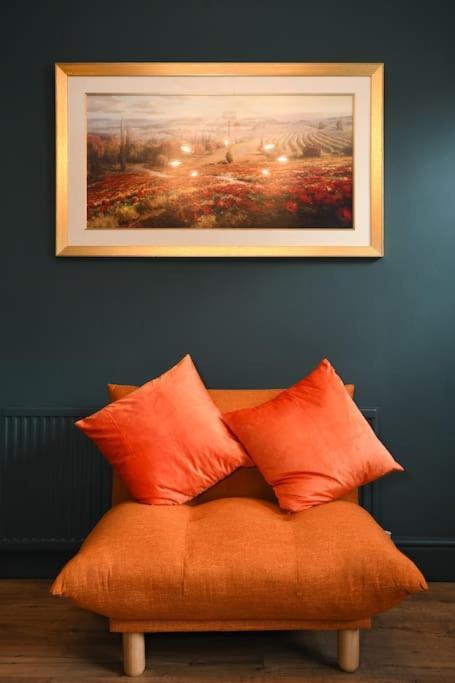 Style 3 Bedroom House - Close To Centre & The Peaks *