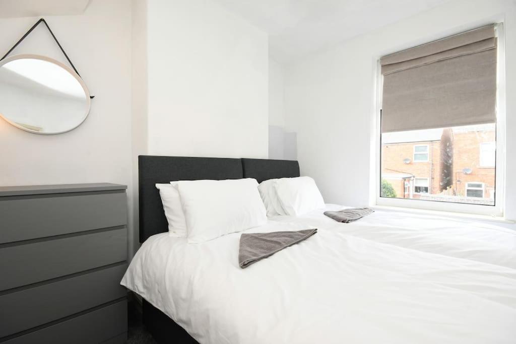 Style 3 Bedroom House - Close To Centre & The Peaks Chesterfield