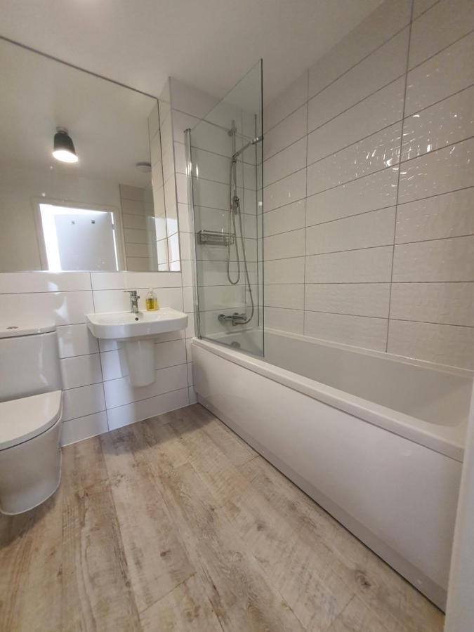 Lovely Close To Center & Rail Station
