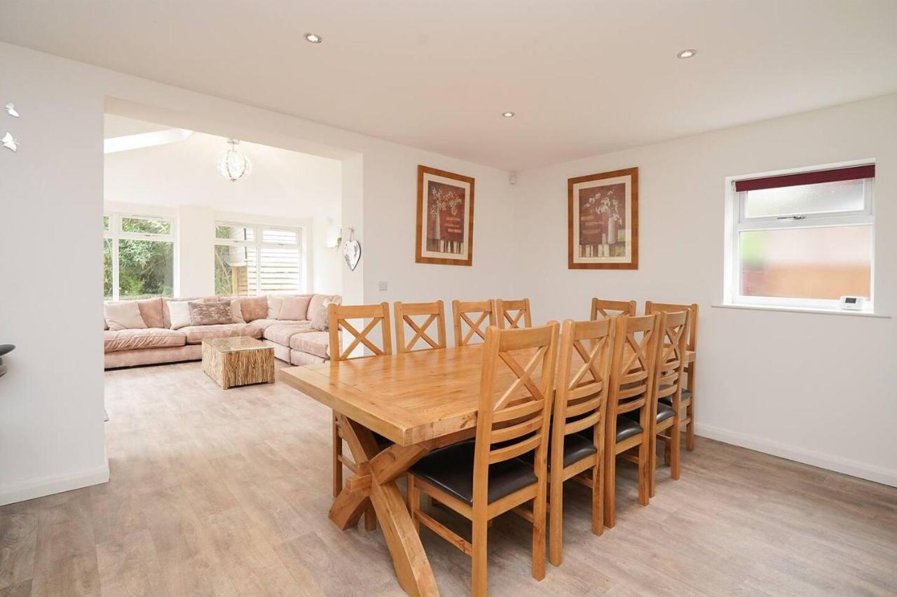 Spahome With Hottub Sauna Bbq & Pool Table Holiday home Chesterfield