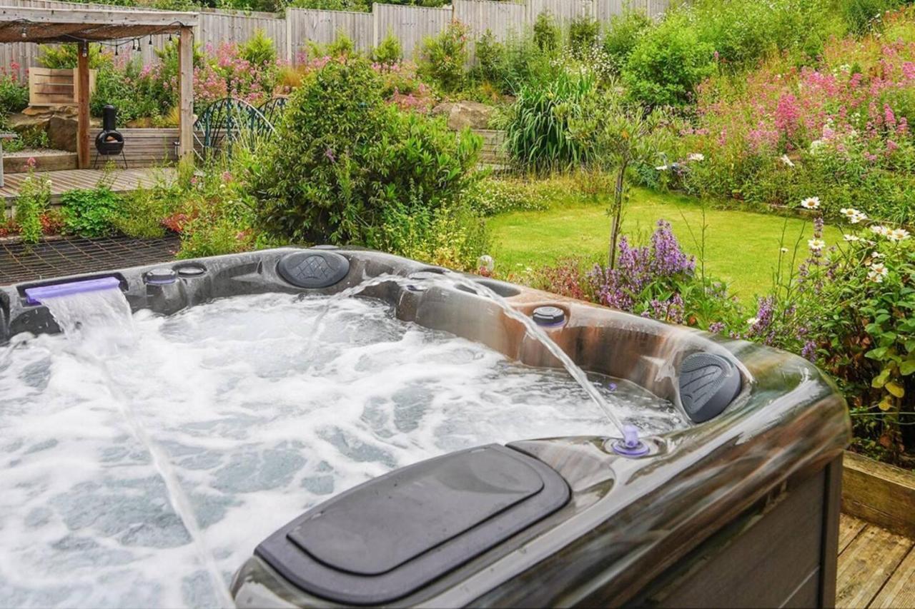 Spahome With Hottub Sauna Bbq & Pool Table * Chesterfield