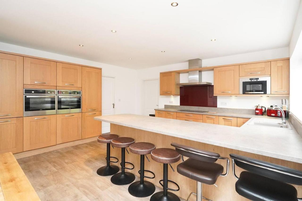Holiday home Spahome With Hottub Sauna Bbq & Pool Table *