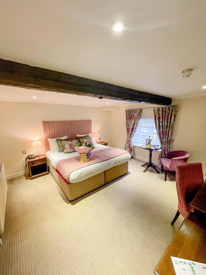 Ringwood Hall & 4*