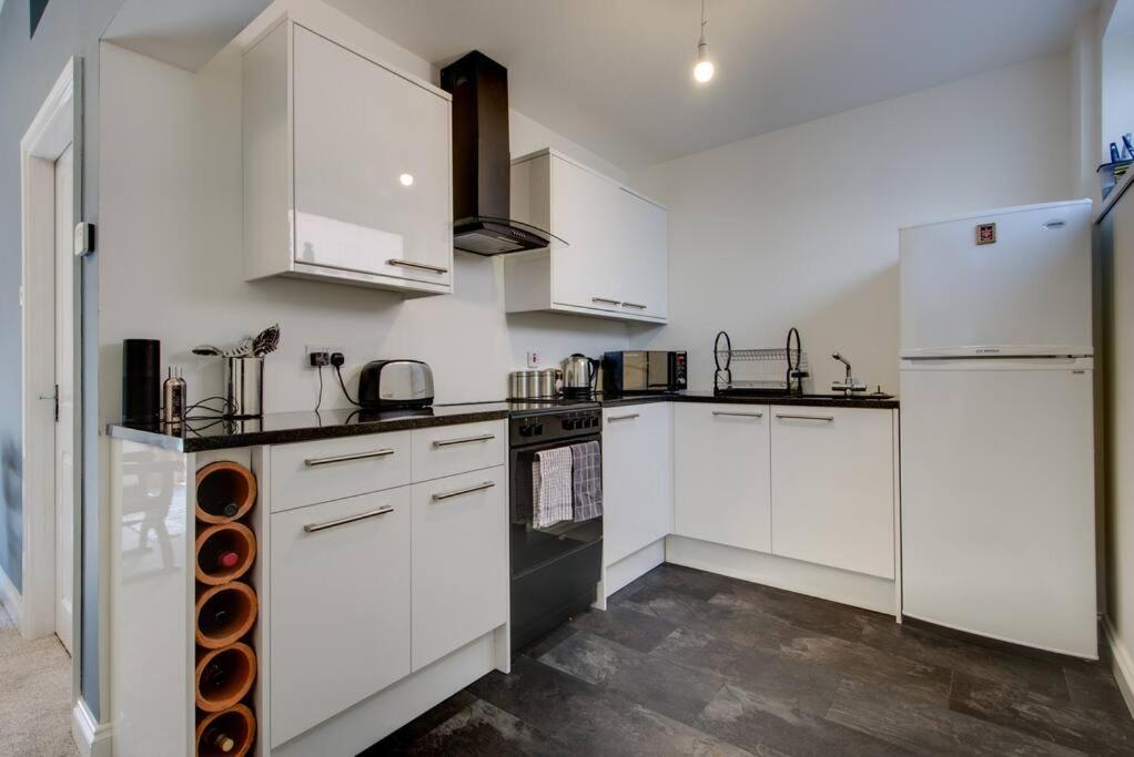 The Long Hall 2 Bed Ground Floor Annexed - Sleeps 6 *