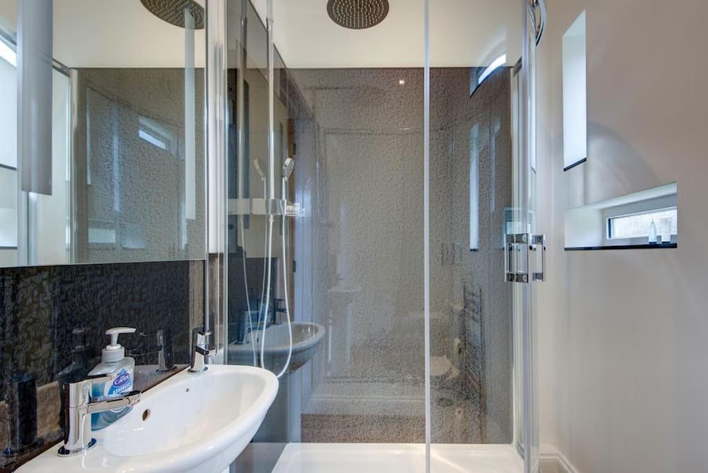 The Long Hall 2 Bed Ground Floor Annexed - Sleeps 6 Apartment *
