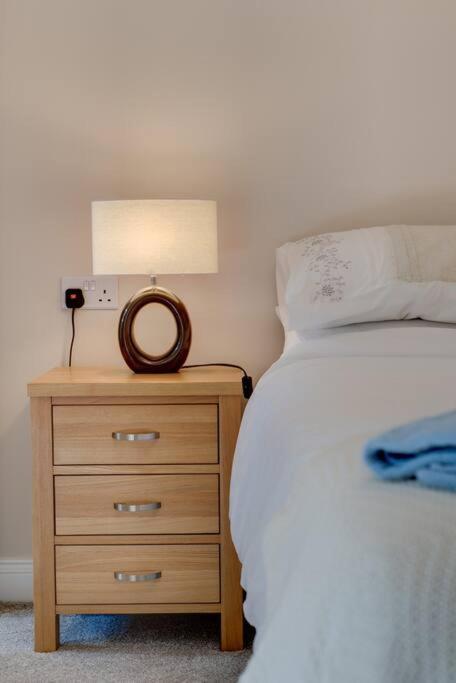 The Long Hall 2 Bed Ground Floor Annexed - Sleeps 6 *