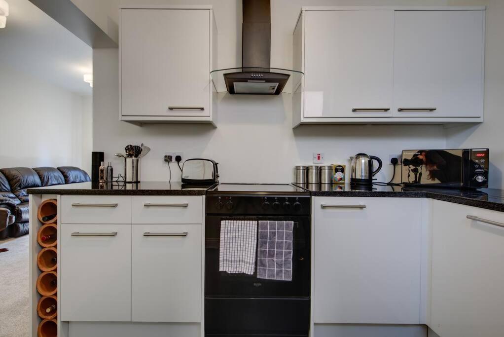 The Long Hall 2 Bed Ground Floor Annexed - Sleeps 6 *