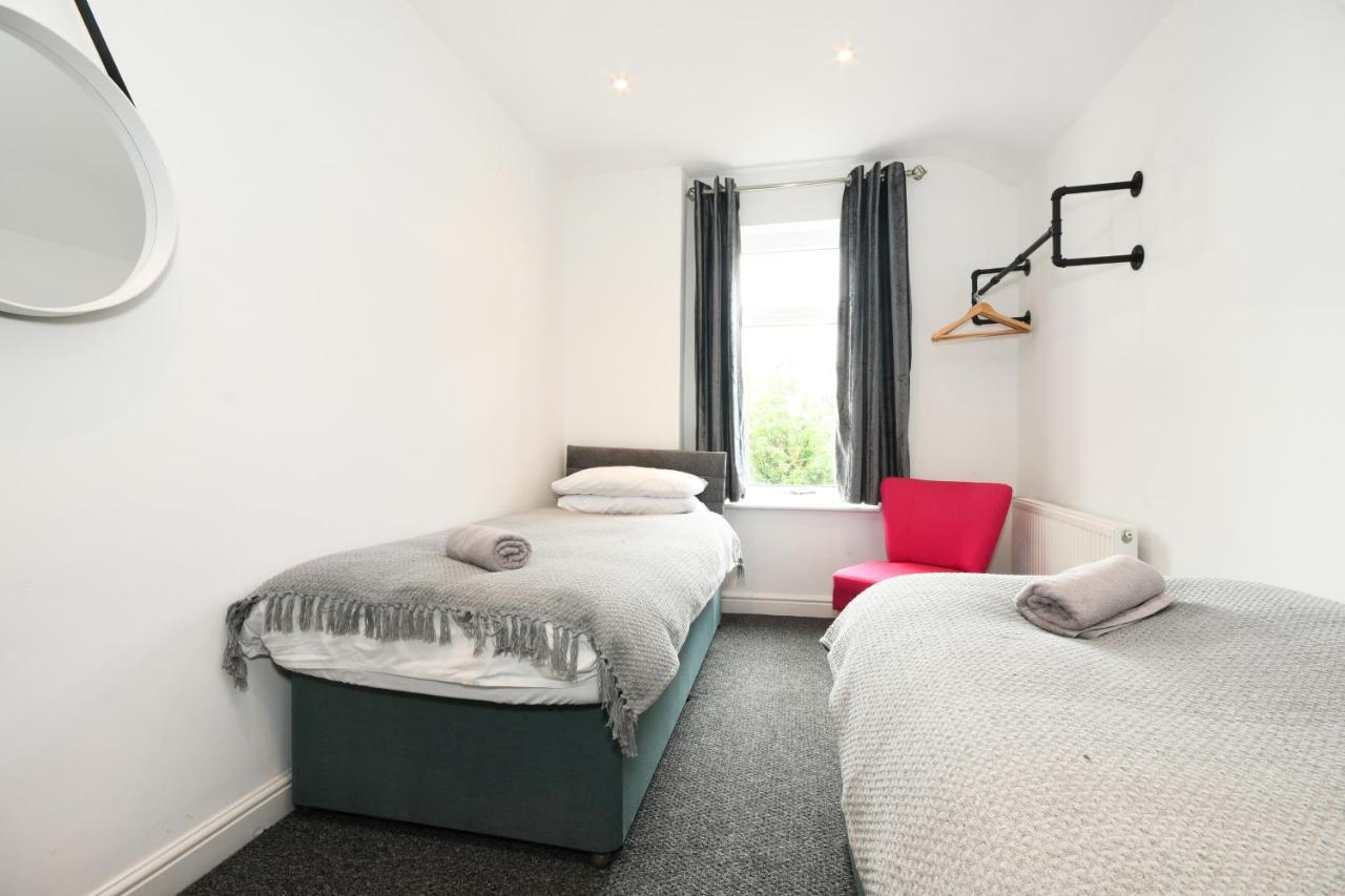 Morden House Close To Centre & The Peaks Chesterfield