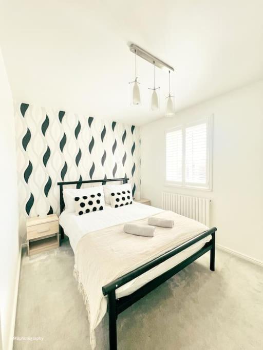 Apartment Modern 3 Bed Home, Chesterfield