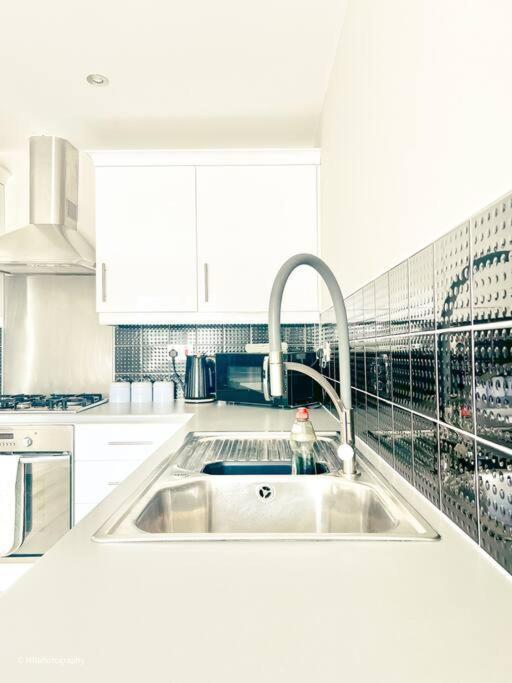 Modern 3 Bed Home, Apartment