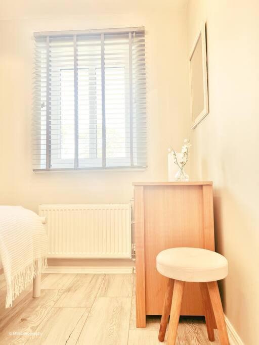 Modern 3 Bed Home, Apartment