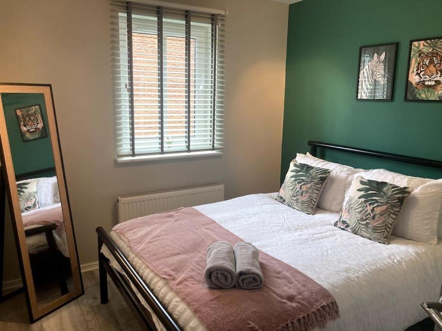 Modern 3 Bed Home, Chesterfield