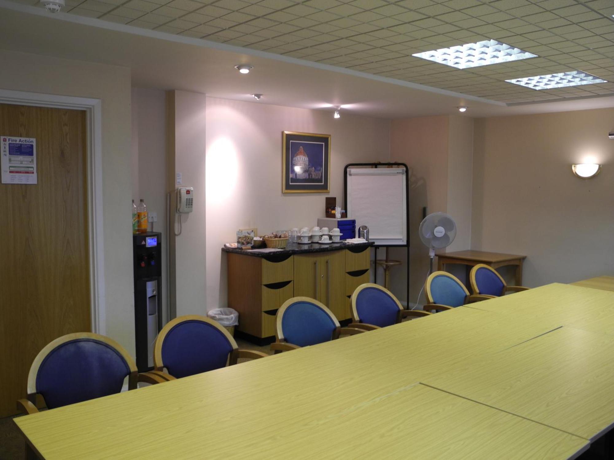 Hotel Ibis Centre - Market Town 2*