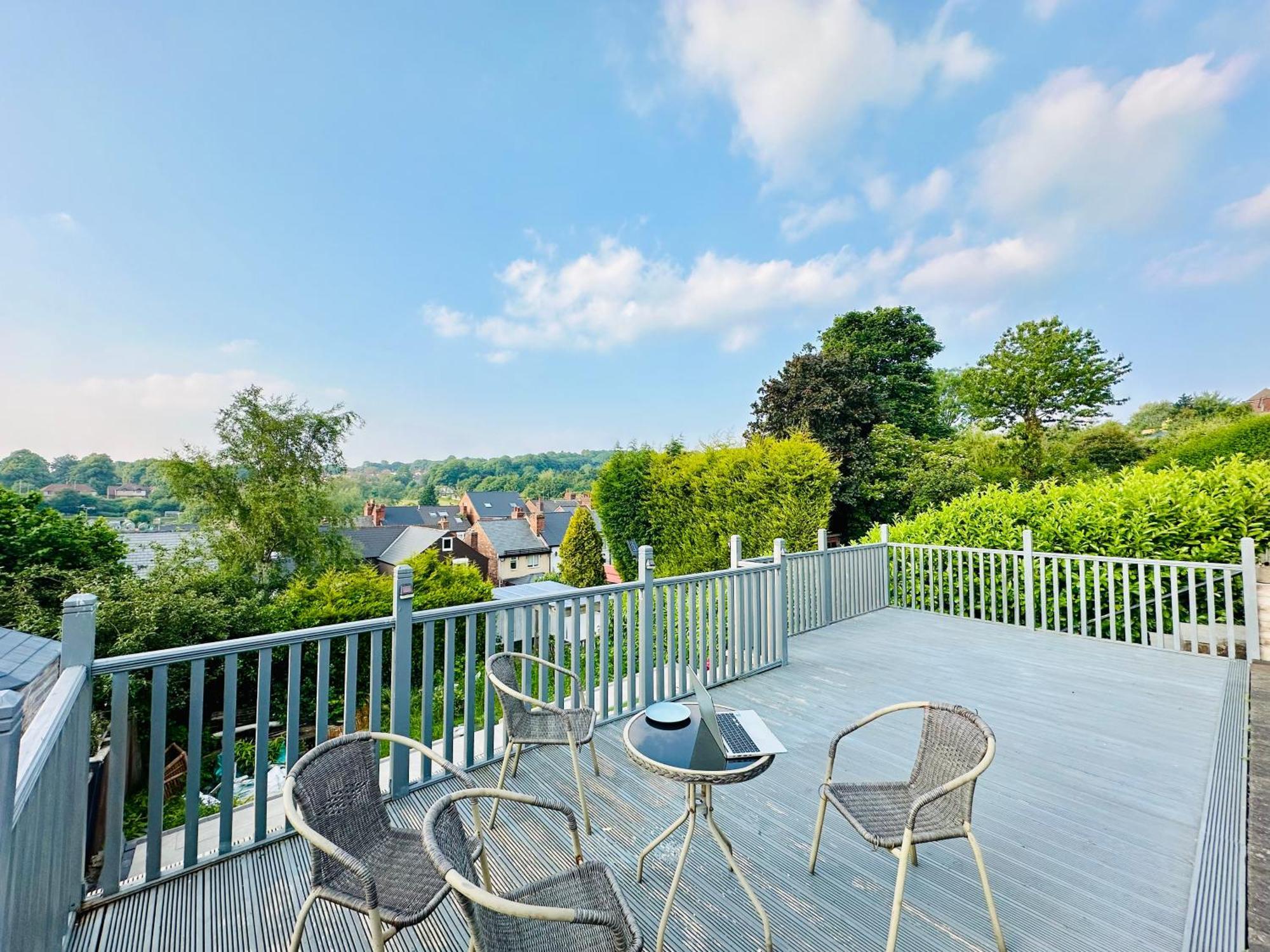 One Double And One Spacious Attic In Shared House, Free Wifi, Free Parking, Amazing View