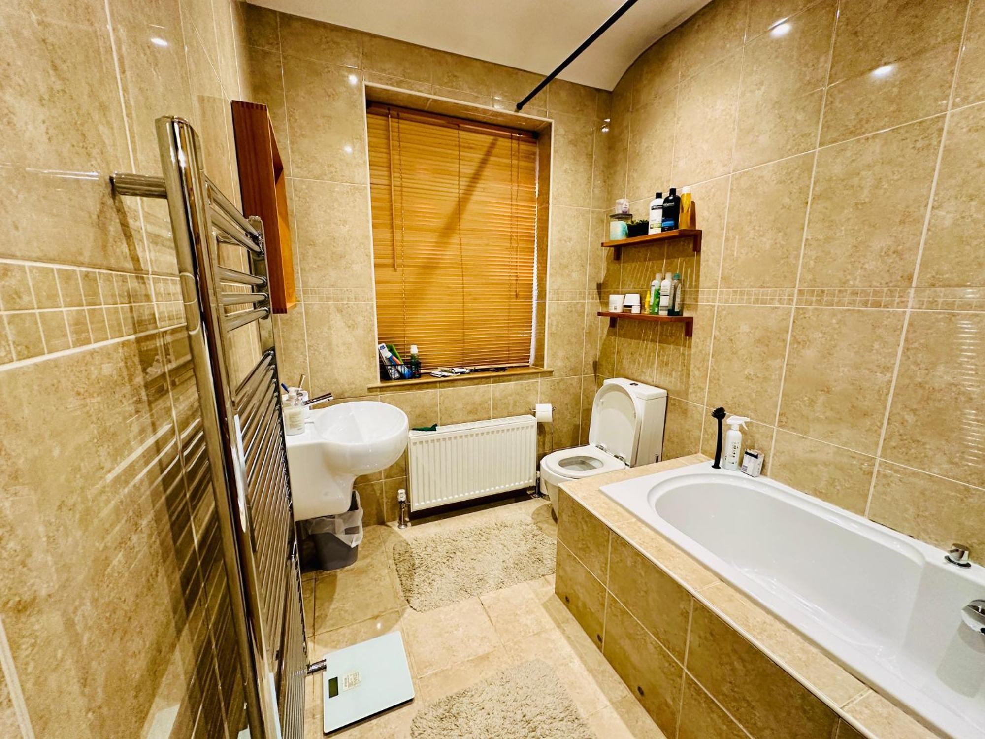 One Double And One Spacious Attic In Shared House, Free Wifi, Free Parking, Amazing View Homestay