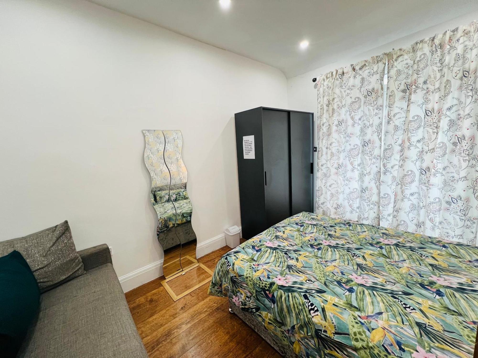 One Double And One Spacious Attic In Shared House, Free Wifi, Free Parking, Amazing View Homestay *
