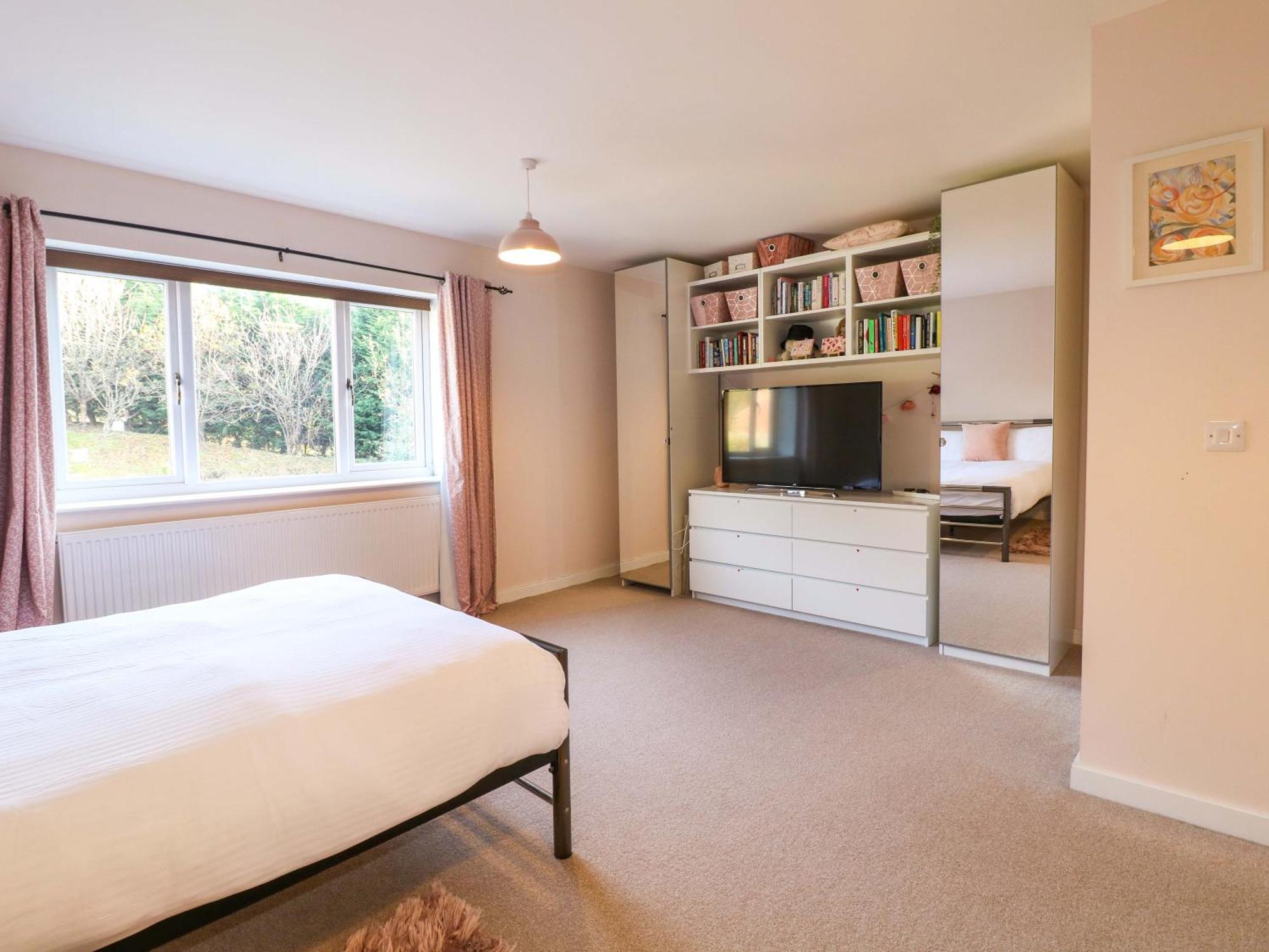 Five Acres * Chesterfield