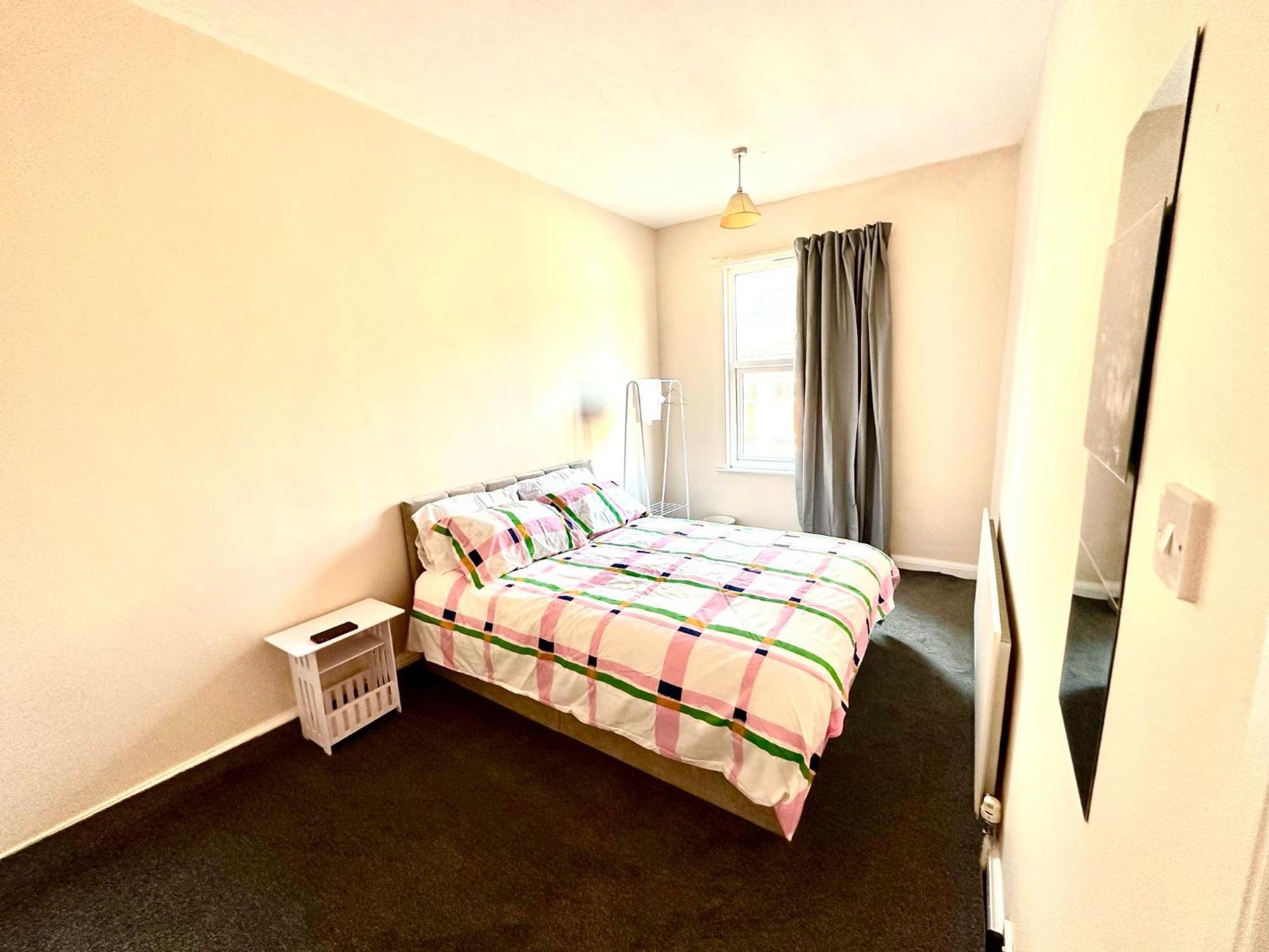 Homestay Cozy Kingsize Bedroom Shared House 3
