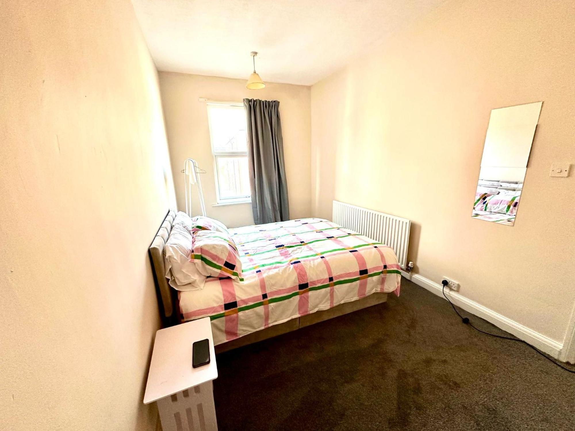 Homestay Cozy Kingsize Bedroom Shared House 3