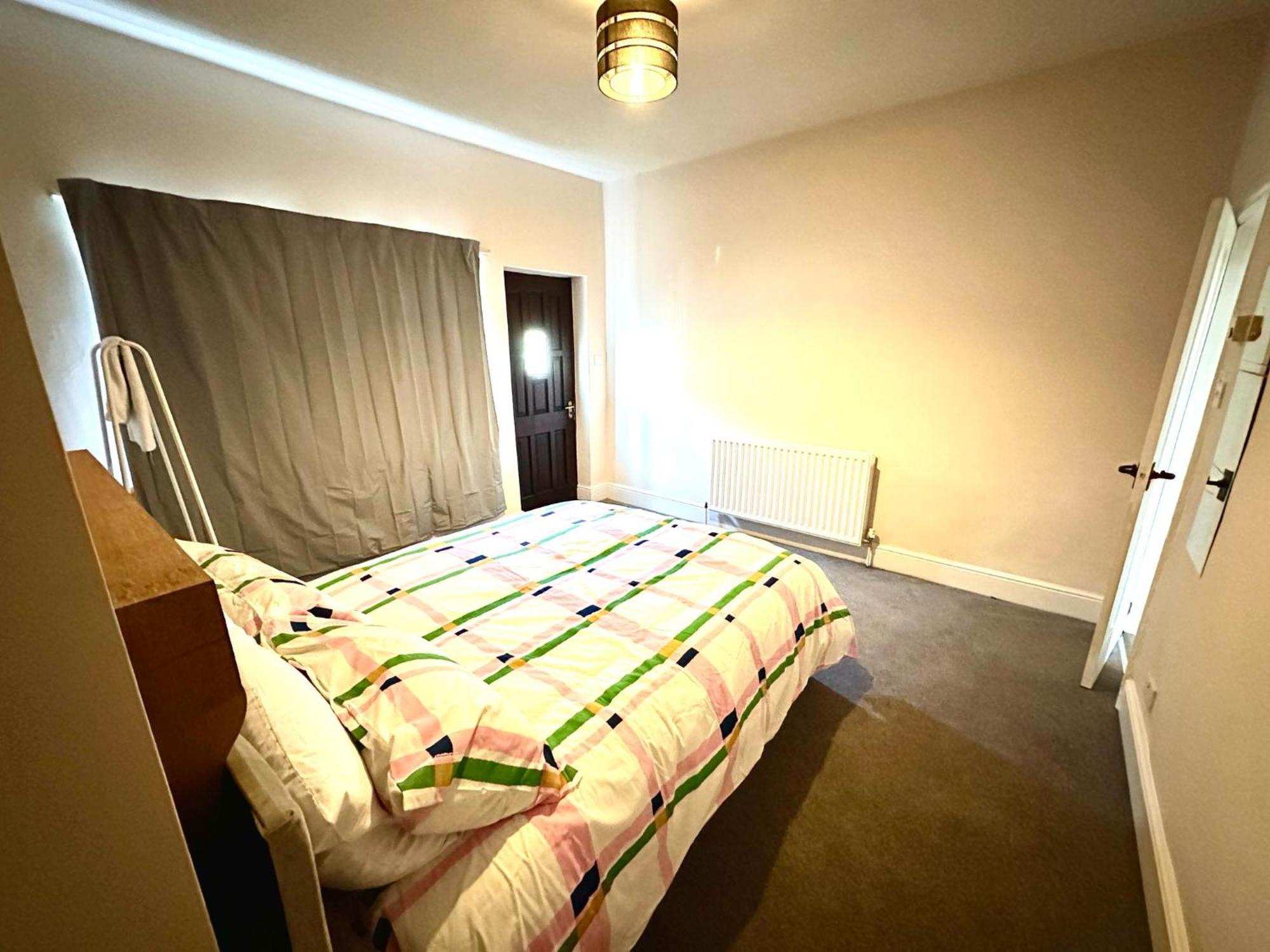 Luxury Spacious 4br Chesterfield