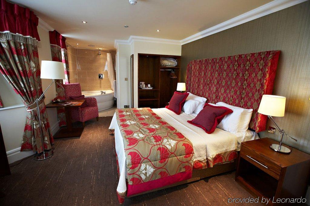Ringwood Hall & 4* Chesterfield