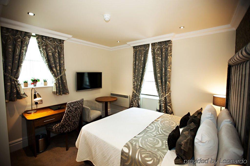Ringwood Hall & 4* Chesterfield