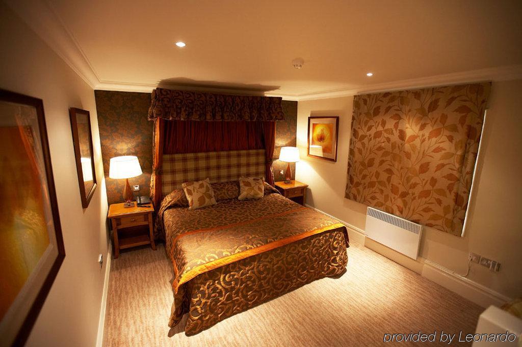 Ringwood Hall & 4*