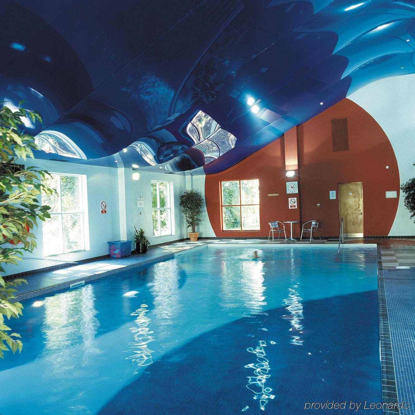 Ringwood Hall & 4*
