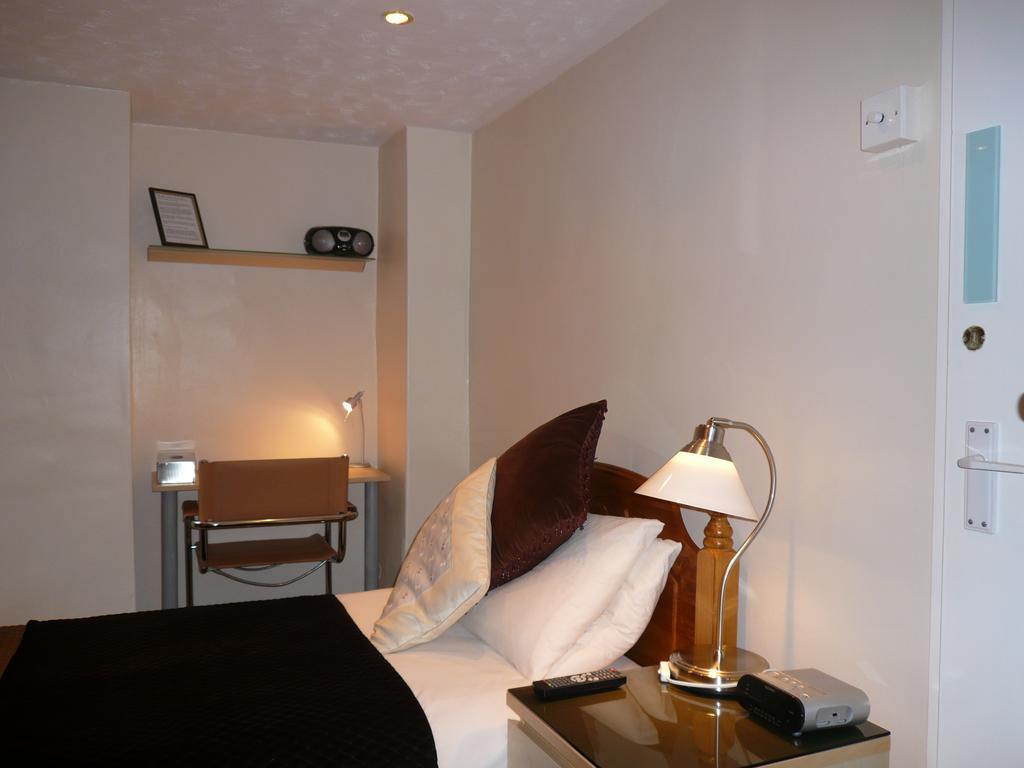 Anis Louise 4* Chesterfield