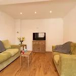 Beautifully Renovated 1880S Coach House With Hot Tub, On Edge Of Peak District