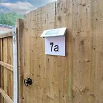 Chesterfield Lodge - 2 Bedroom Apartment Near Chesterfield Town Centre