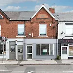 Chesterfield Lodge - 2 Bedroom Apartment Near Chesterfield Town Centre