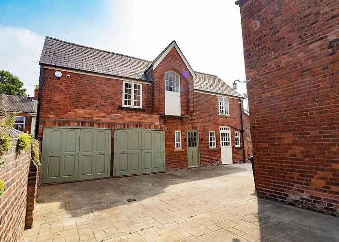 Beautifully Renovated 1880S Coach House With Hot Tub, On Edge Of Peak District
