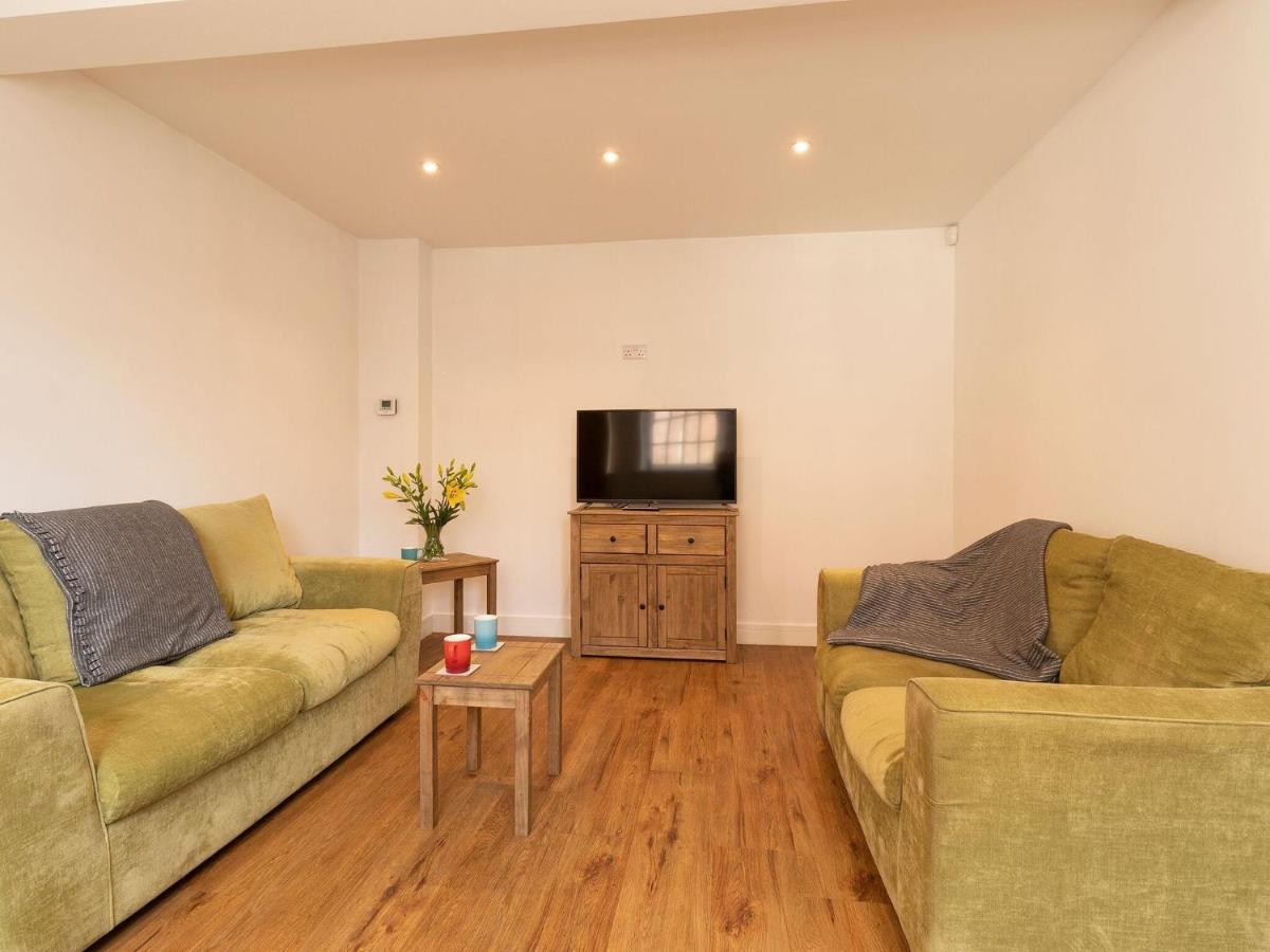 Beautifully Renovated 1880s Coach House With Hot Tub, On Edge Of Peak District Holiday home Chesterfield